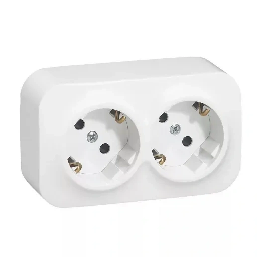 LEGRAND FORIX 2X2P+F FÖLDELT ALJZAT IP20 FEHÉR 16A 250V FALON KÍVÜLI 45°-BAN ELFORGATOTT 782413
