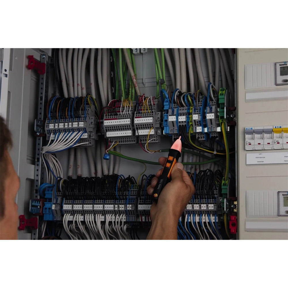 TESTO 745 ÉRINTÉSMENTES FESZÜLTSÉGMÉRŐ -50°C/+350°C (0590 7450)